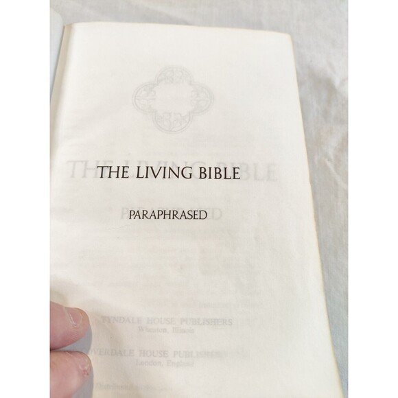 The Living Bible Paraphrased Tyndale Green Padded Hardcover 1972 - Picture 10 of 12